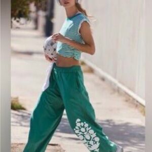 Free People Movement green hot shot logo cross over set Size L